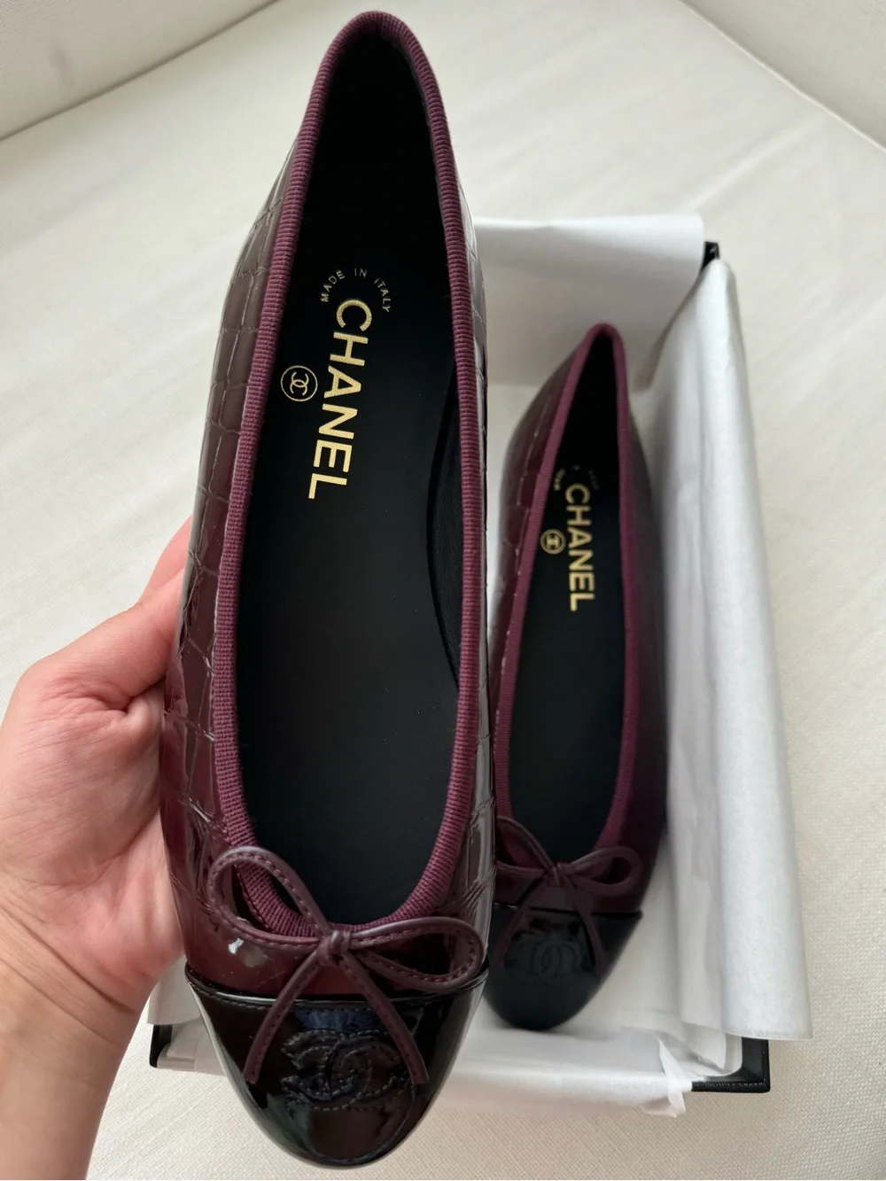 CHANEL Burgundy croc ballet flats